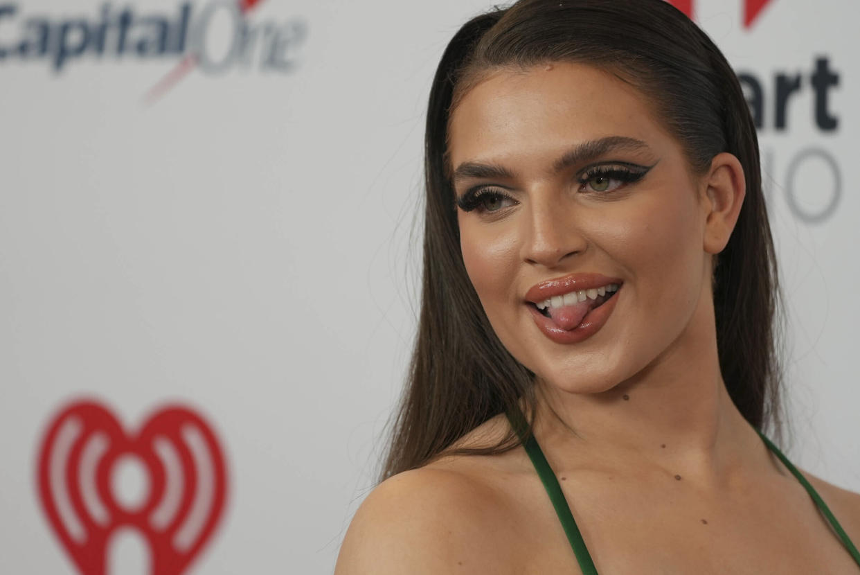 Photo by: John Nacion/STAR MAX/IPx 2021 12/10/21 Mae Muller at the iHeartRadio Z100 Jingle Ball 2021 at Madison Square Garden in New York City.