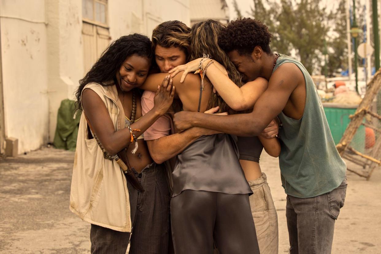 carlacia grant as cleo, chase stokes as john b, madison bailey as kiara, jonathan daviss as pope in episode 302 of outer banks