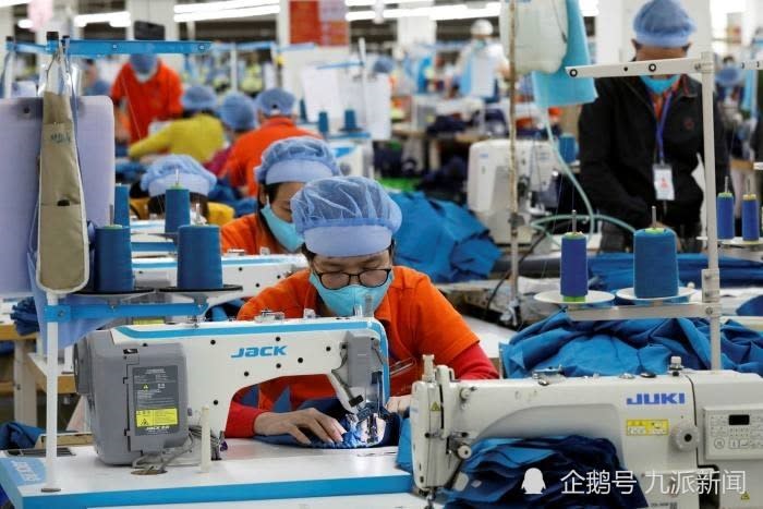 越南在全球消費經濟中扮演重要腳色，從沃爾瑪家具到知名品牌運動鞋、手機，都來自越南的工廠。   圖 : 翻攝自騰訊網