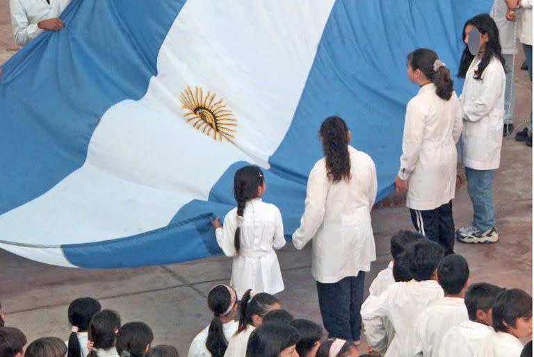 La Pampa; escuelas; abanderados; educación;