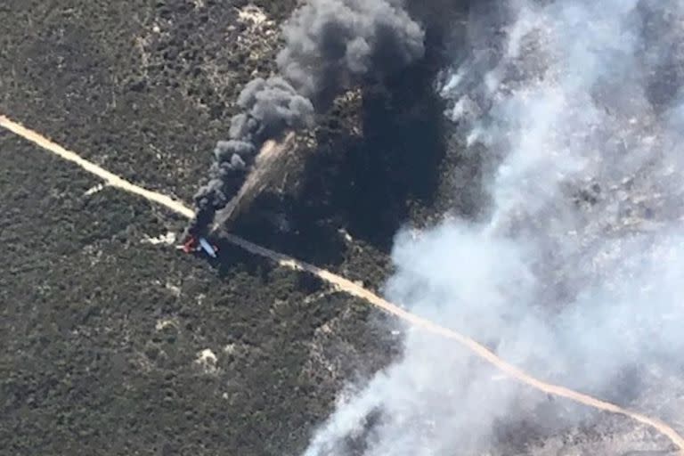 Dos pilotos sobrevivieron "milagrosamente" en el accidente de un avión cisterna Boeing 737 que se estrelló e incendió en una zona remota de Australia Occidental