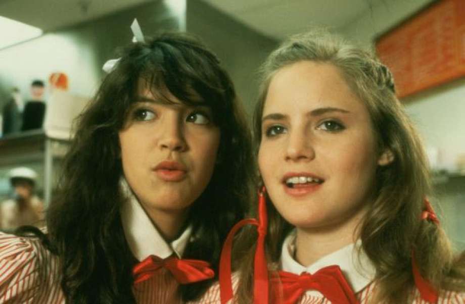 Phoebe Cates and Jennifer Jason Leigh in Fast Times At Ridgemont High (Credit: Universal)