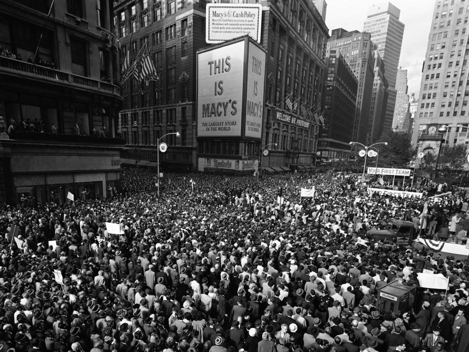 Macys parade crowd