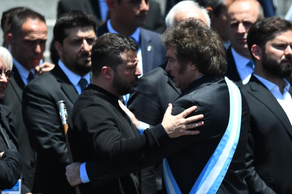 President of Argentina Javier Milei greets President of Ukraine Volodymyr Zelensky after his Inauguration Ceremony at National Congress (Getty Images)