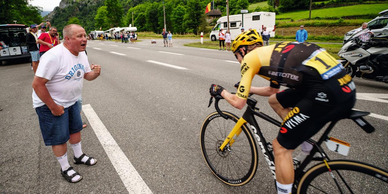  Jonas Vingegaard's father, Claus, cheers him in from the roadside in the Pyrenees 