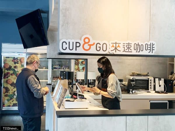 中油「CUP&GO來速咖啡」連續二天舉辦「喝CUP&GO送愛文芒果」活動。