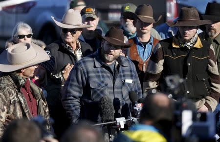 Leader of a group of armed protesters Ammon Bundy talks to the media at the Malheur National Wildlife Refuge near Burns, Oregon, January 8, 2016. REUTERS/Jim Urquhart/File Photo