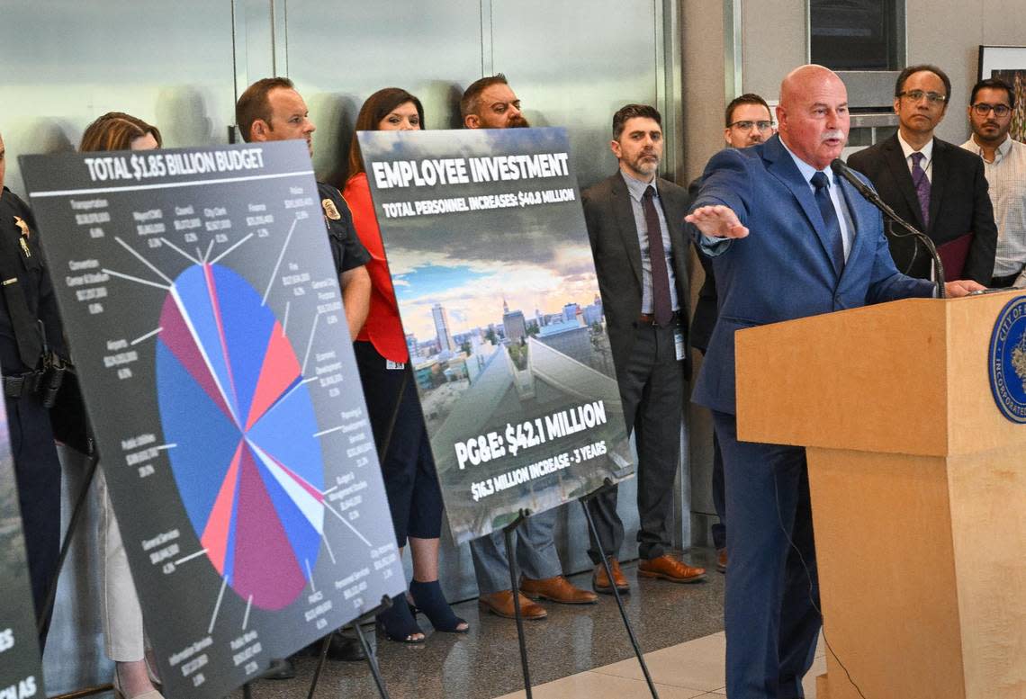 Mayor Jerry Dyer presents his fiscal year 2024 mayor’s budget during a news conference at Fresno City Hall on Thursday, May 18, 2023. CRAIG KOHLRUSS/ckohlruss@fresnobee.com