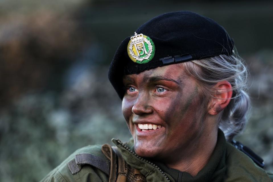 Norwegian women have been serving in the military since 1938, and women served across all branches of the military during World War II. However, political changes in 1947 confined women to clerical positions. A series of progressive legislations were passed by the Norwegian Parliament between 1977 and 1985 which expanded the role of women in the military and, in 1985, Norway became the first NATO nation to allow women to serve in combat capacities. In 2014, Norway also set up the Hunter Troop – the world’s first all-female special forces training programme. <em><strong>Image credit:</strong></em> <a href="https://twitter.com/NorwegianArmy/status/1057393124169969665/photo/3" class="link " rel="nofollow noopener" target="_blank" data-ylk="slk:Twitter/Norwegian Army;elm:context_link;itc:0;sec:content-canvas">Twitter/Norwegian Army</a>