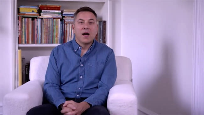 David-Walliams-house-bookcase