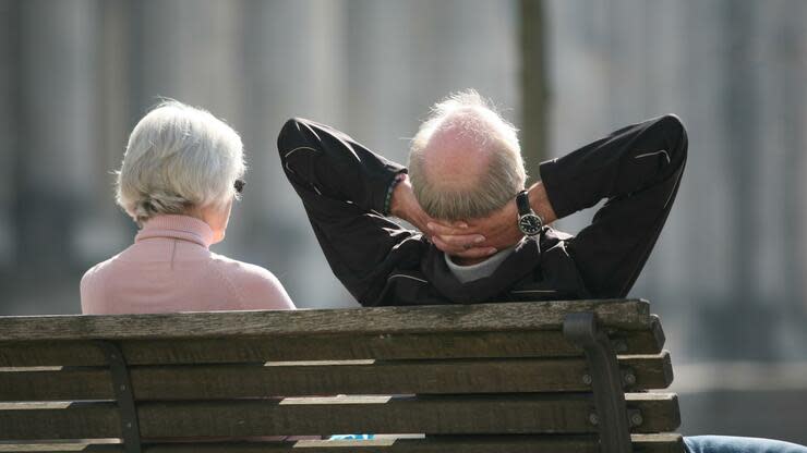 Nach Aussagen von Experten können Rentner im kommenden Jahr mit einem deutlichen Plus ihrer Bezüge rechnen. Foto: dpa