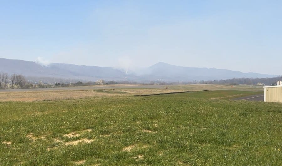 Smoke from fires in Shenandoah National Park. (Randi Bass/DC News Now)