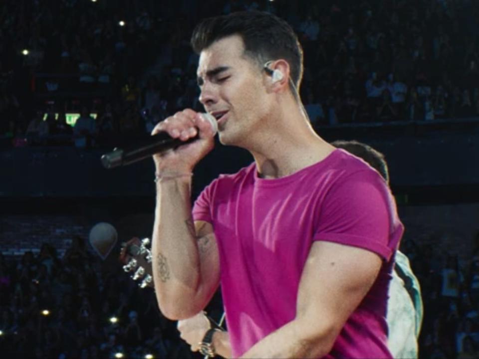 joe jonas happiness continues hesitate performance