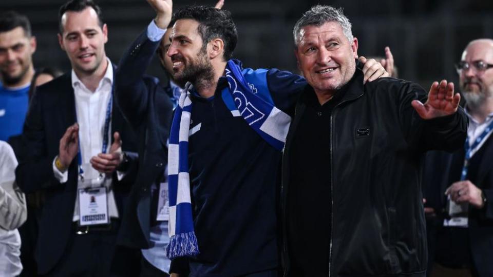 Cesc Fabregas and Osian Roberts celebrating Como's promotion to Serie A