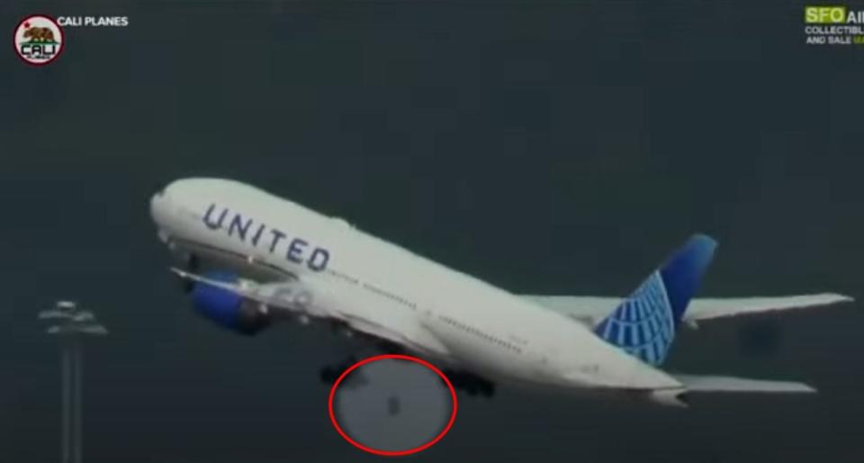 美國聯航的波音777班機，起飛後竟發生輪胎掉落意外。（翻攝自 6abc Philadelphia YouTube頻道）