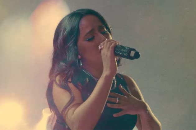 becky-g-amantes-music-video - Credit: Becky G/YouTube