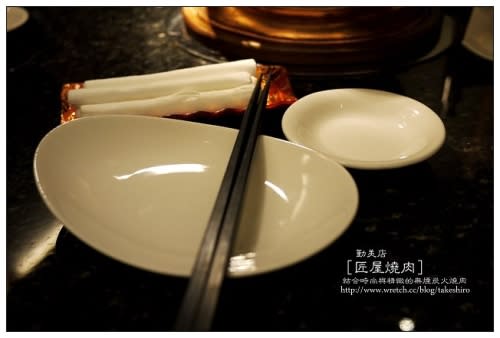 【台中散策食記】匠屋燒肉│勤美店：厚切和牛舌鮮脆銷魂~精緻桌邊代烤服務