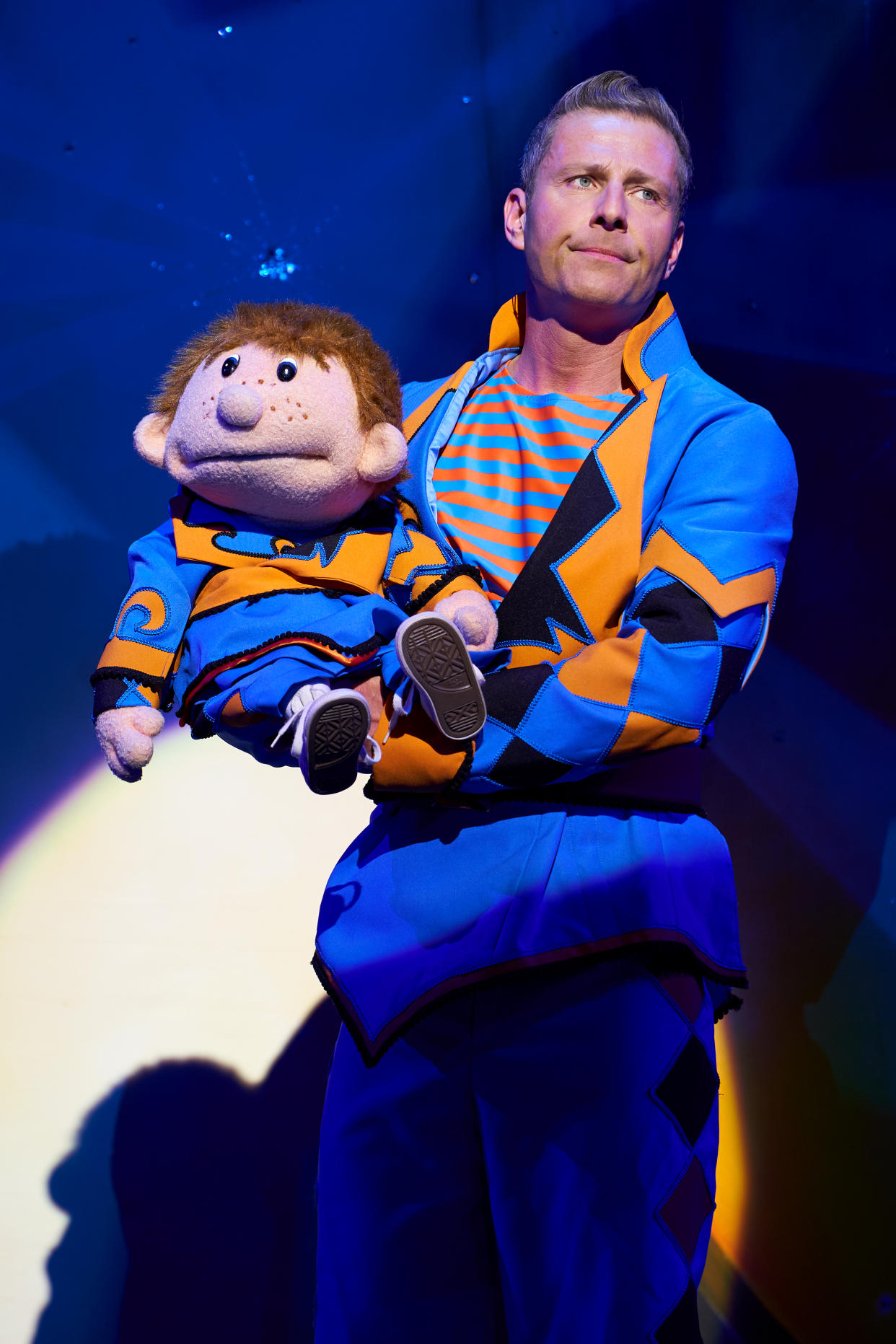 Paul Zerdin and Sam in Goldilocks And The Three Bears at the London Palladium