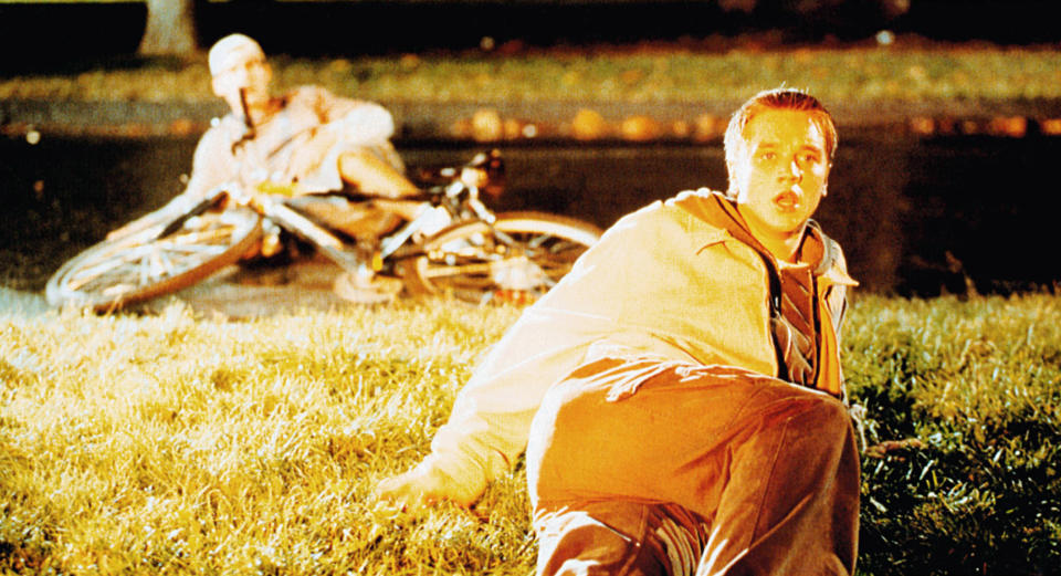 devon sawa on the ground looking scared in final destination