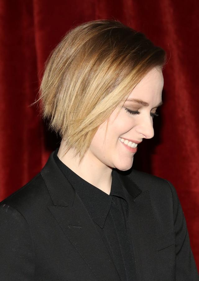 17 Best Short Haircuts For Round Faces