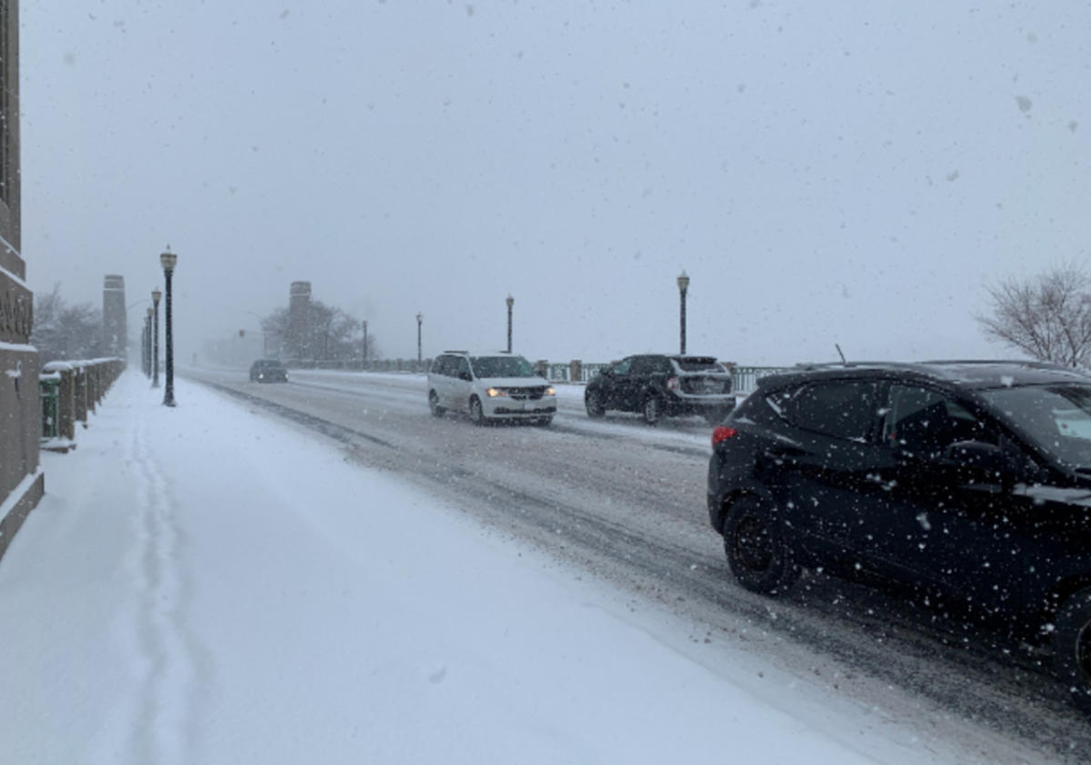 Strong storm threatens ice, more than 20 cm of snow over parts of