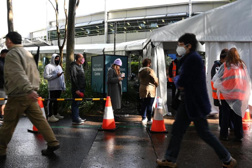 Sydneysiders queue outside a vaccination centre.