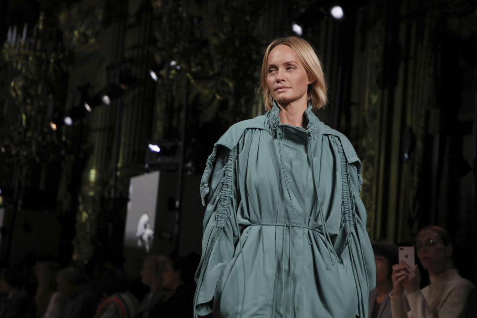 Model Amber Valletta wears a creation as part of the Stella McCartney Ready To Wear Spring-Summer 2020 collection, unveiled during the fashion week, in Paris, Monday, Sept. 30, 2019. (Photo by Vianney Le Caer/Invision/AP)