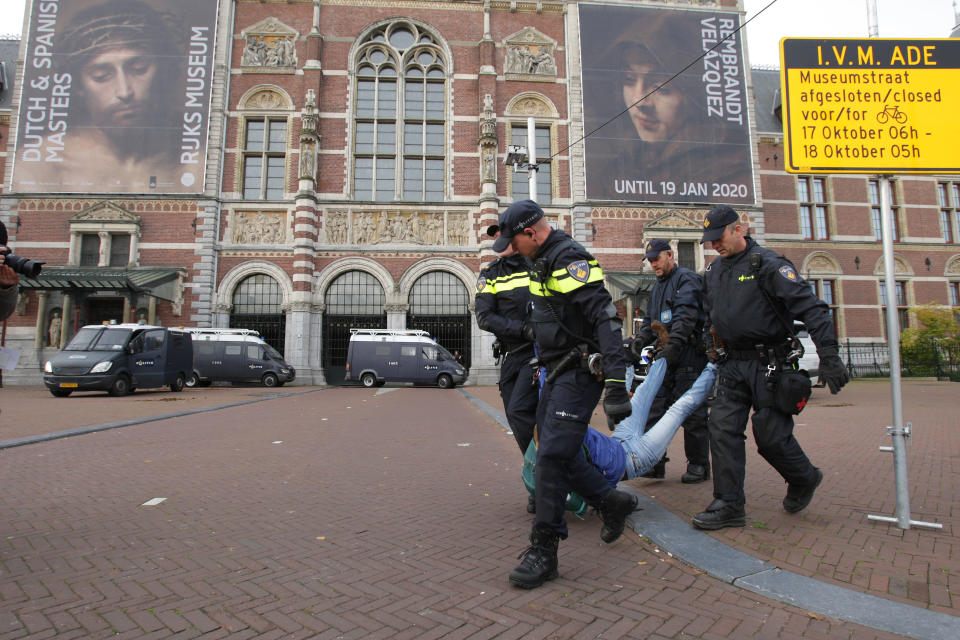 Dutch anti riot police arrested the Extinction Rebellion climate activist during Rebel Without Borders demonstration at the Museumbrug on Oct. 7, 2019 in Amsterdam,Netherlands. (Photo: Paulo Amorim/NurPhoto via Getty Images)