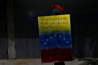 <p>A demonstrator holding a rudimentary shield that reads “Promise me you will come back tomorrow. Venezuela”, poses for a picture before a rally against Venezuelan President Nicolas Maduro’s government in Caracas, Venezuela, June 17, 2017. He said: “I protest for a better Venezuela, so that we can study, so that our children have a better future and for the freedom of everybody. Because we live in a dictatorship.” (Photo: Carlos Garcia Rawlins/Reuters) </p>