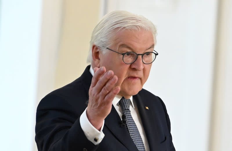 German President Frank-Walter Steinmeier speaks at the "Democracy begins locally" event. Steinmeier will meet with around 80 volunteer mayors in Berlin today. Britta Pedersen/dpa