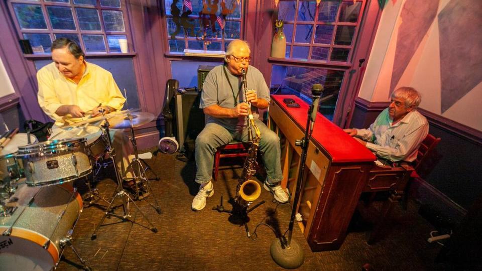 Couple your Cajun Queen meal with live music from the 7th Street Gator Band.