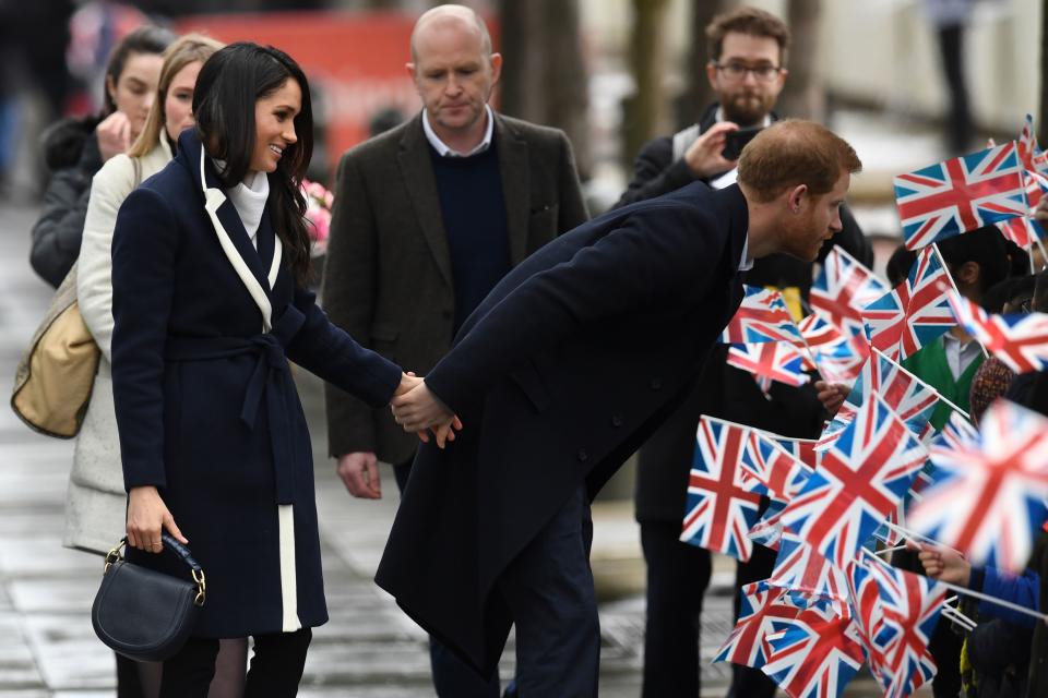 <p>Als Meghan Markle und Prinz Harry im März Birmingham besuchten, hielten sie ganz öffentlich Händchen. (Bild-Copyright: Getty Images) </p>