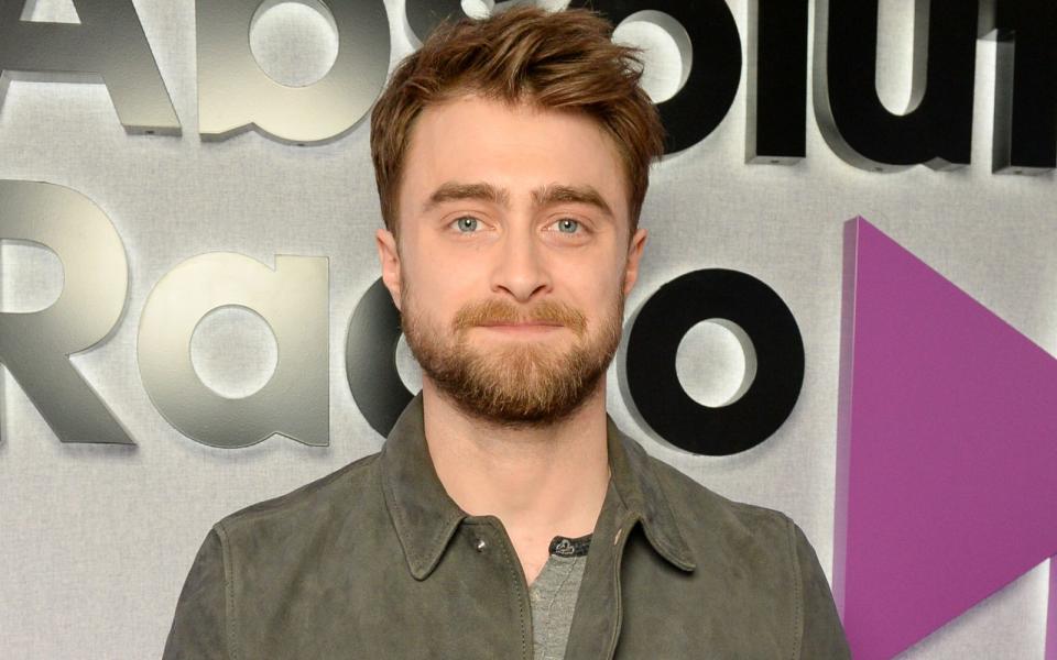 Auch Daniel Radcliffe hatte es, bevor er zu "Harry Potter" wurde, nicht wirklich leicht: "Ich weiß nicht, ob ich jemals einen vernünftigen Spitznamen hatte", erklärte er einst im Interview mit der "BBC", "Ich erinnere mich, dass ich oft Shrimpy genannt wurde, weil ich sehr, sehr blass und dünn war." (Bild: Nicky J Sims/Getty Images)