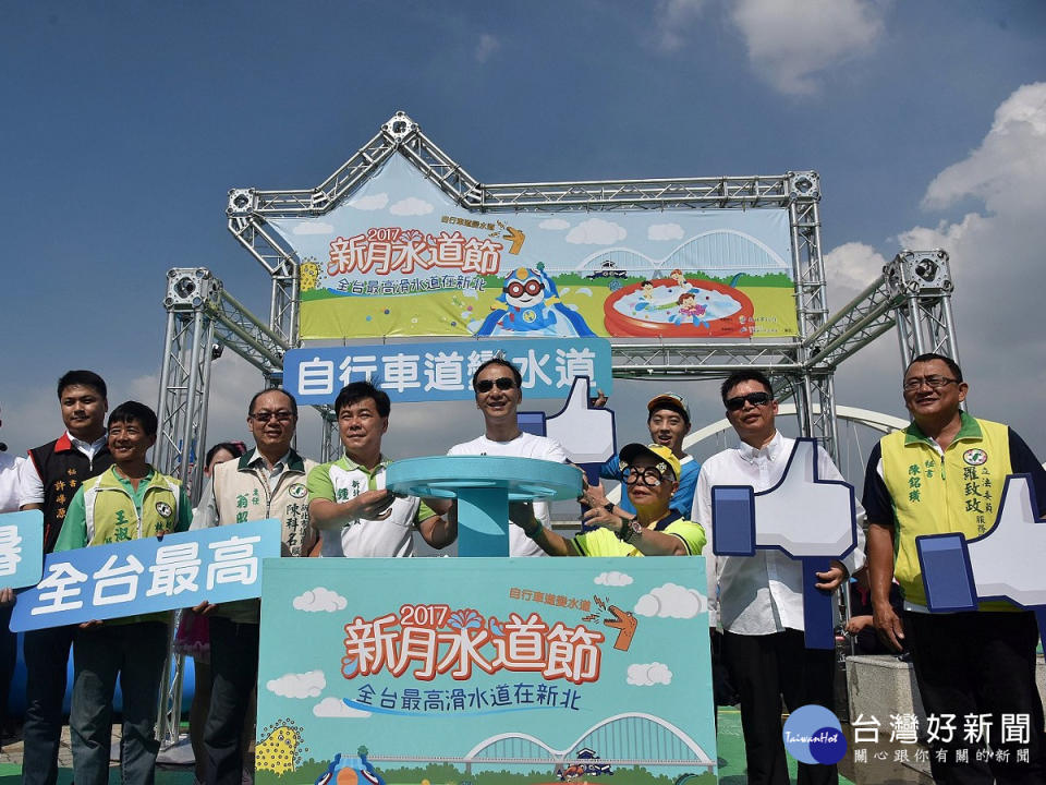 新月水道節登場 自行車道變全國最長滑水道