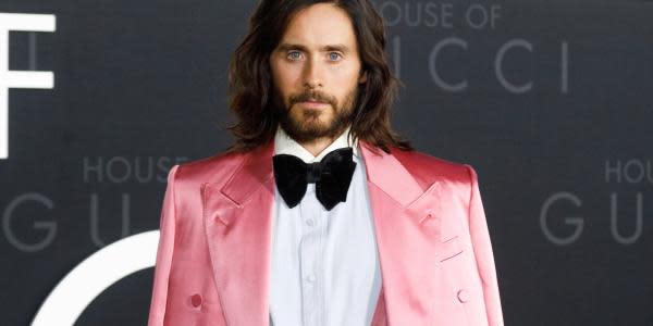 Usando estereotipos italianos, Jared Leto describe su proceso para interpretar a Paolo Gucci