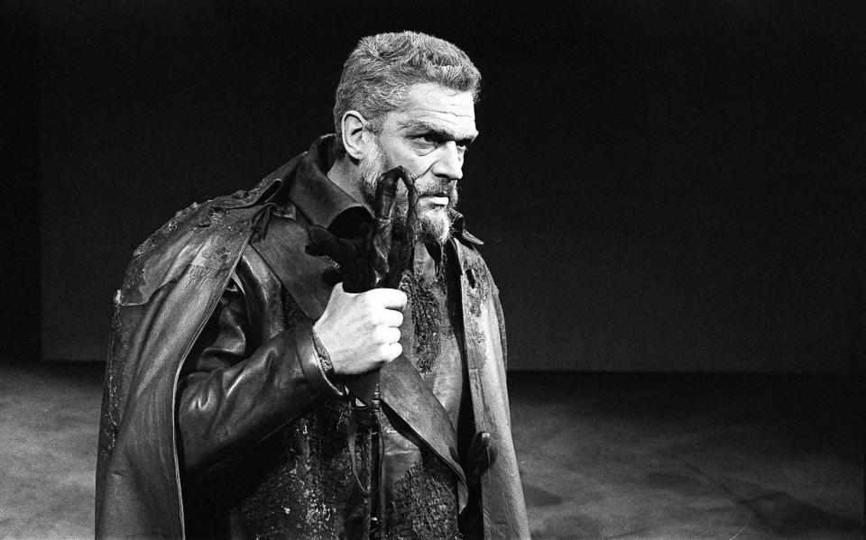 Paul Schofield as King Lear in Peter Brook's 1962 RSC production - Alamy
