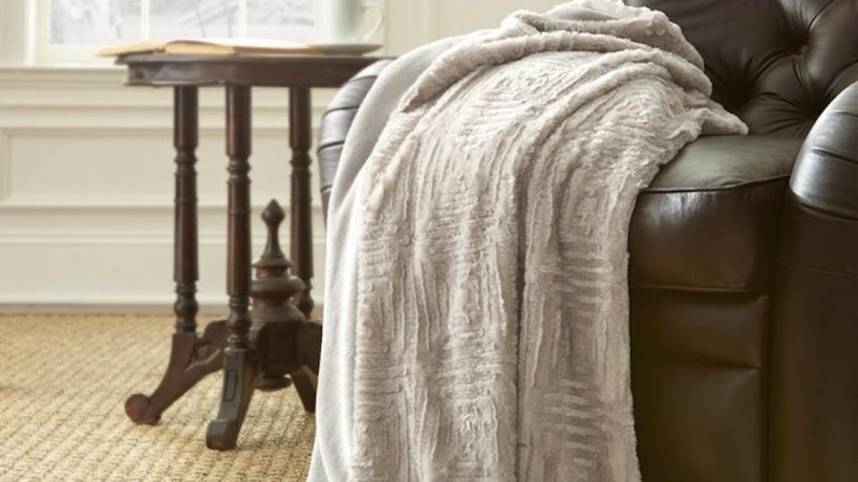 Best Wayfair gifts: Luxury throw