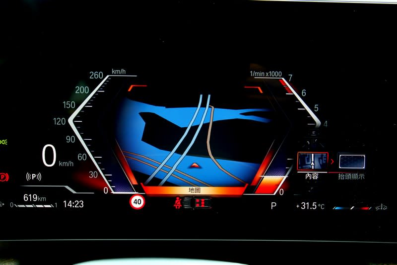 經過先前其它車型相處已能適應新數位儀表介面。