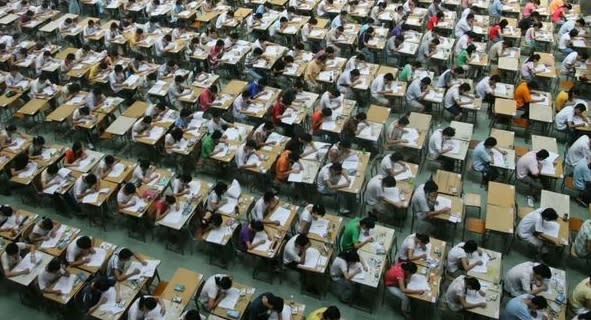 中國高考(大學入學考)場面壯觀。   圖 : 翻攝自微博