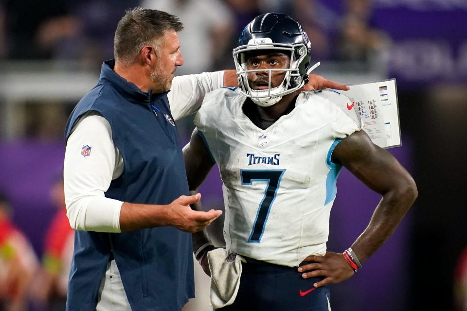 Tennessee Titans quarterback Malik Willis (7) speaks with head coach Mike Vrabel during the fourth quarter against the Minnesota Vikings at U.S. Bank Stadium in Minneapolis, Minn., Saturday, Aug. 19, 2023.