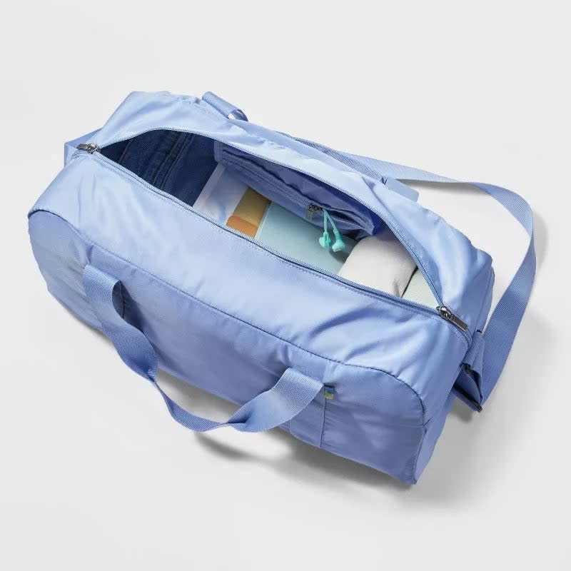 the duffel open and showing the innards