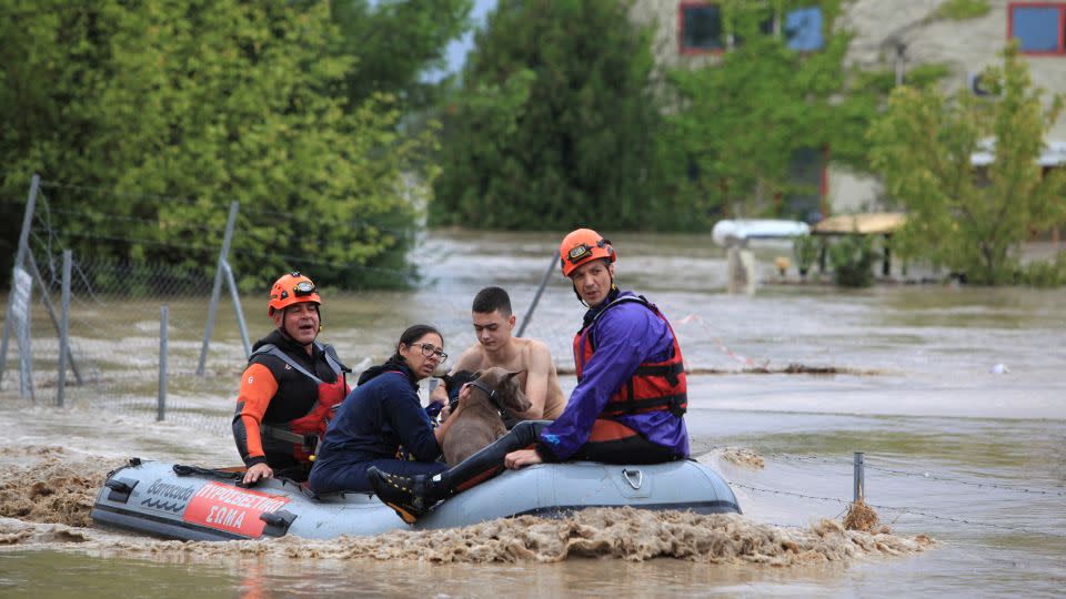 People and dogs are rescued by firefighters from floods in the city of Larissa, Greece, September 6, 2023. - Kostas Mantziaris/Reuters