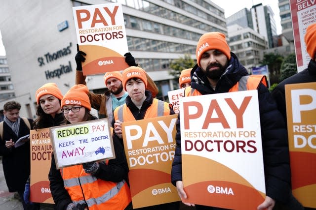 Junior doctors on a picket line 