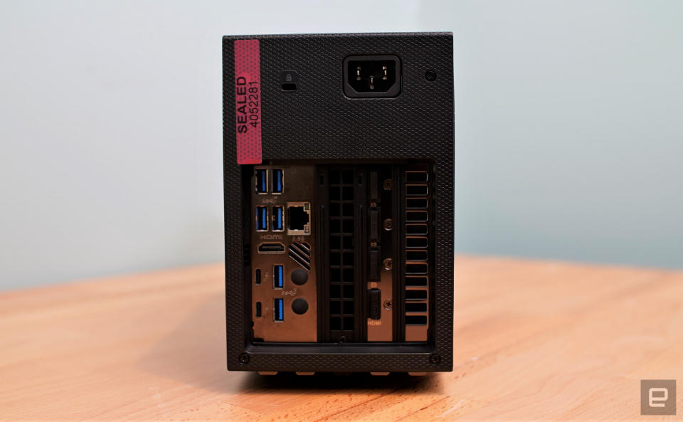 <p>Intel NUC 11 Extreme mini gaming desktop</p>
