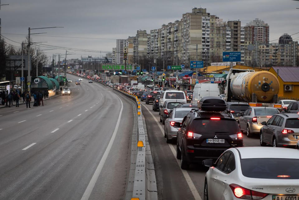 Residents attempt to flee Kyiv 