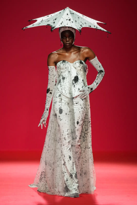 Robert Wun Does Horror Couture — Complete With Bejeweled Blood and Broken  Glass — for Spring 2024 - Fashionista