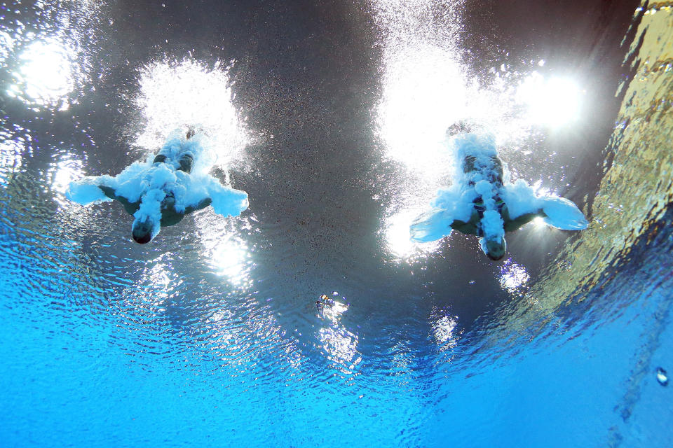 LONDON, ENGLAND - JULY 29: Francesca Dallape and Tania Cagnotto of Italy compete in the Women's Synchronised 3m Springboard final on Day 2 of the London 2012 Olympic Games at the Aquatics Centre at Aquatics Centre on July 29, 2012 in London, England. (Photo by Al Bello/Getty Images)