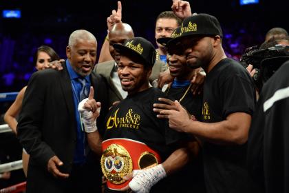 Shawn Porter celebrates defeating Devon Alexander. (USA TODAY Sports)