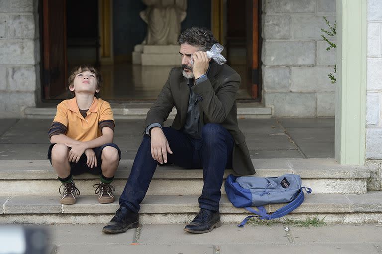 Benjamín Otero y Leonardo Sbaraglia en Hoy se arregla el mundo, estreno de hoy en las salas