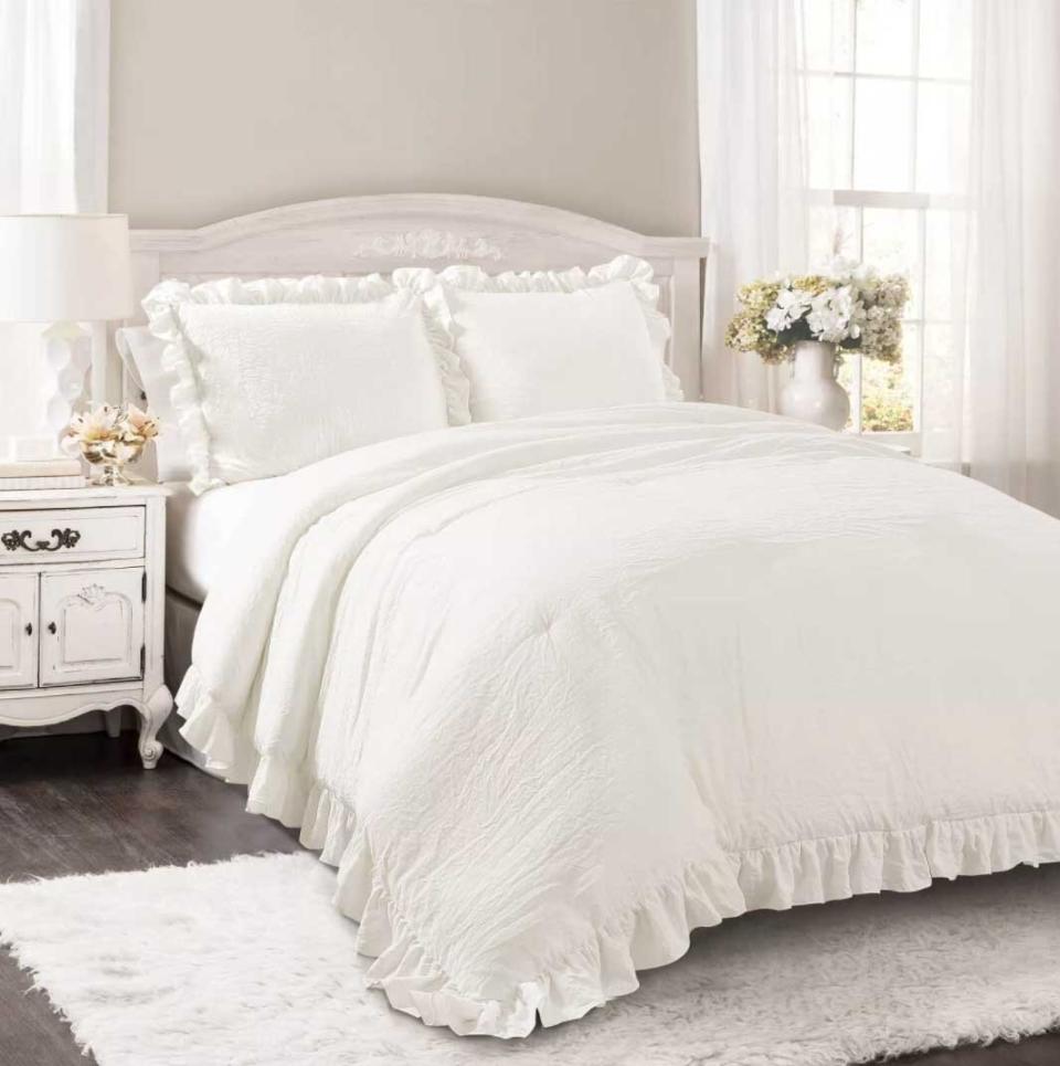 Reyna Comforter Set